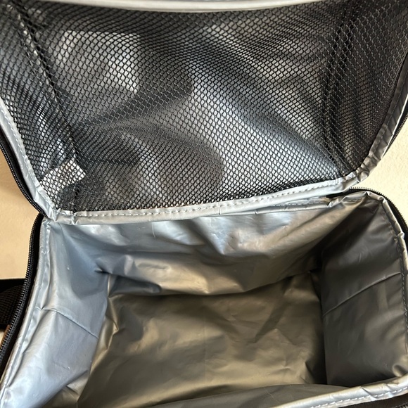 Carhartt Deluxe Dual Compartment
Insulated Lunch Cooler Bag - Picture 9 of 12